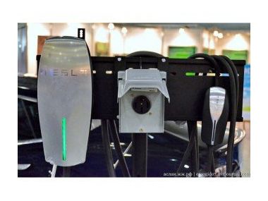 Порівняльний аналіз засобів зарядки: як довго заряджається Tesla?