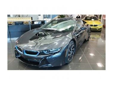 Що собою являє нова модель BMW i8?