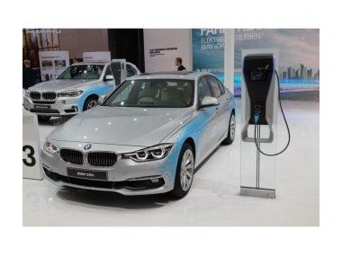 Новий гібрид BMW 330e eDrive 2016