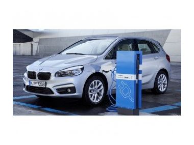 Гібридний компактвен BMW 225xe Active Tourer 2016