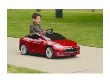 Tesla випустила дитячу версію електрокара Model S