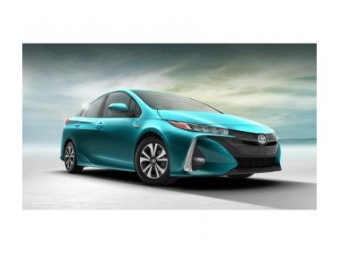 Підключаємий варіант гібрида Toyota Prius Prime 2017