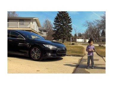 Автопілот Tesla врятував життя водієві