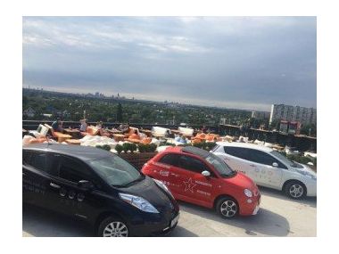 Електромобілі та кальян: у Києві на даху..