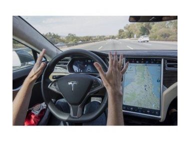 Нова версія прошивки Автопілот Tesla 8.0