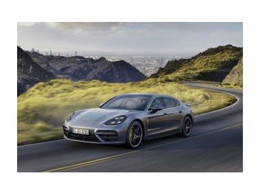 Новий хетчбек Porsche Panamera Executive 2017