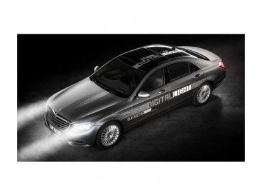 Mercedes розробив інтелектуальні «цифрові» фари
