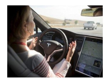 Автопілот TESLA спрогнозував аварію