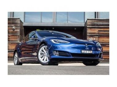Tesla збільшила запас ходу своїх електрокарів