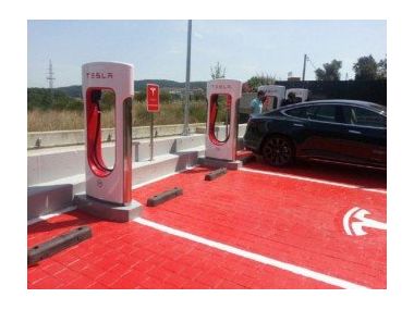 Tesla оголосила ціни за зарядку на Supercharger