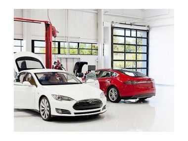 Тесла працює над ПЗ, яке допоможе власникам в ремонті