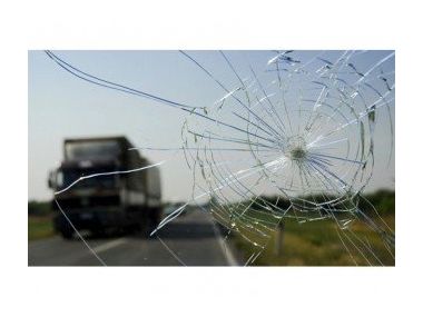 Що робити якщо в лобове скло потрапив камінь