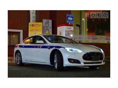 Тесла продала 200 автомобілів для таксі в Дубаї