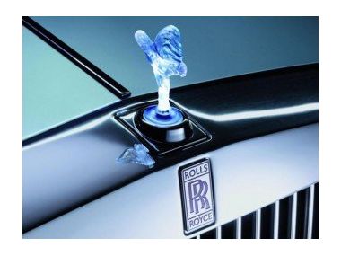 Значки на капоті - краса, що застигла в металі