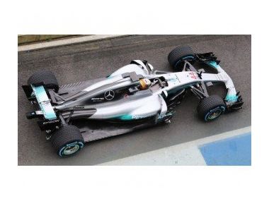 Mercedes W08 2017 року проїхав перші метри