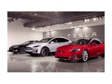 Tesla снизила цены на свои электрокары