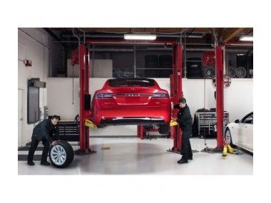 Tesla спрощує ремонт своїх електрокарів