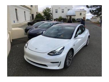 Фотографії відразу трьох Tesla Model 3 [фото]