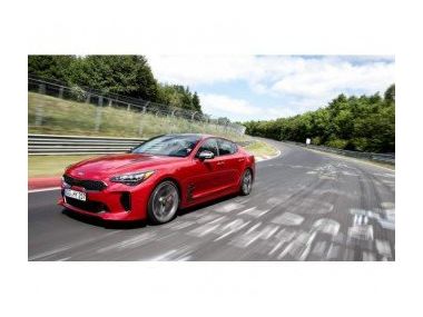 Kia Stinger.  Тести тривають