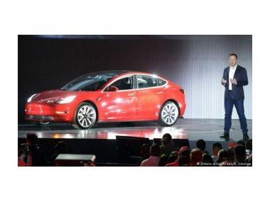 Всі факти про Tesla Model 3