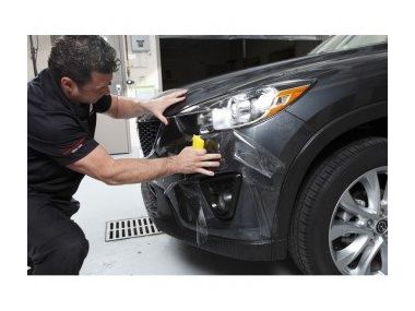 Обклеювання автомобіля захисною плівкою або наклейками