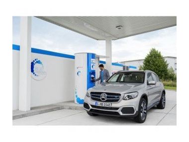Mercedes-Benz GLC F-Cell поєднав два джерела енергії