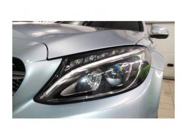 Захист фар автомобіля