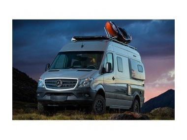 Повнопривідний кемпер Mercedes-Benz Winnebago Revel 4x4