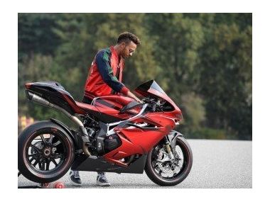 MV Agusta та Льюїс Хемілтон знову об'єдналися для F4 LH44