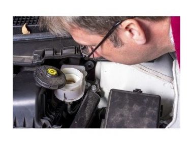 Коли потрібно міняти гальмівну рідину?