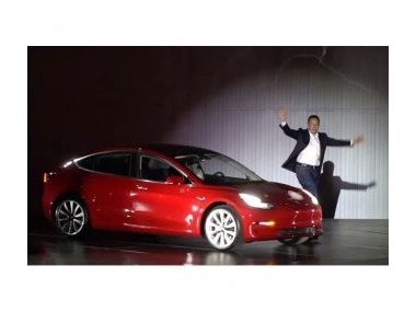 Поставки Tesla Model 3 скоротилися. Мета знову відкладена?