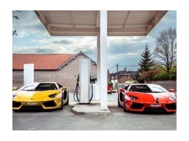 Скільки палива зжирають суперкари?