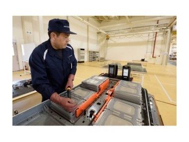 Nissan буде відновлювати батареї електромобілів.