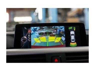 Камера заднього виду для безпечного паркування