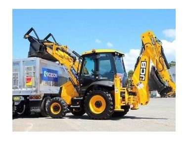 Три нових навантажувача, для роботи на фермі