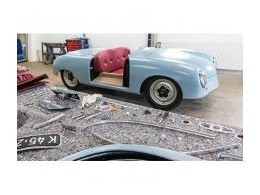 Porsche будує копію першого родстера 356