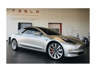 Tesla Model 3 вразила інженерів комплектацією і якістю