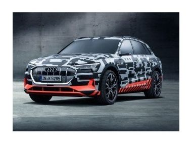 У салоні Audi e-tron - п'ять дисплеїв! Батарея 95 кВт/г.