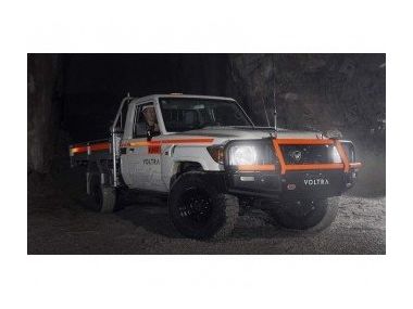 Класична Toyota Land Cruiser 79 стала електрокаром