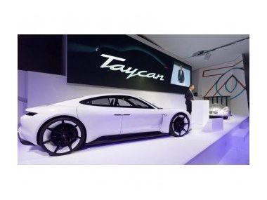 Електрокар Porsche Taycan готується до прем'єри