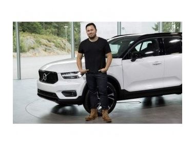 Tesla перекупила дизайнера з Volvo