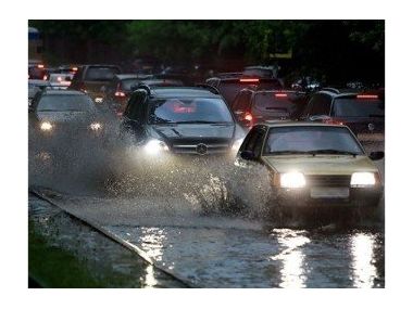 Поради автомобілістам для безпечної їзди