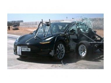 Tesla Model 3 найбезпечніший автомобіль - NHTSA