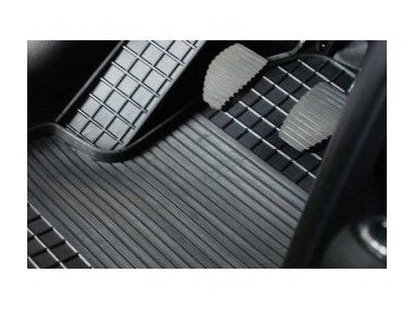 Выбираем резиновые коврики в салон автомобиля
