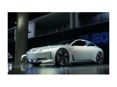 Новий BMW i4 eDrive - 700 км на одному заряді
