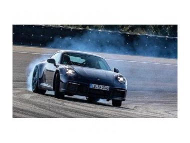 Porsche демонструє тестування нового 911