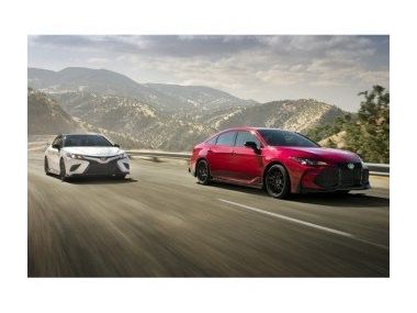 Оновлені седани Toyota Avalon і Camry TRD