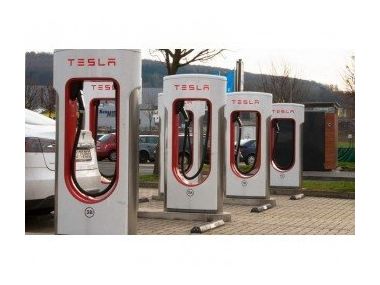 Зарядні станції Tesla охопить всю Європу і Україну