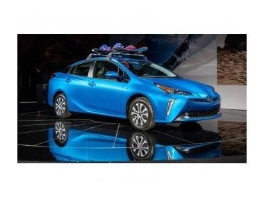 Європейська версія Toyota Prius AWD-e 2019