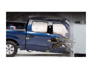 Пікап Ford F-150 проходить краш-тести IIHS